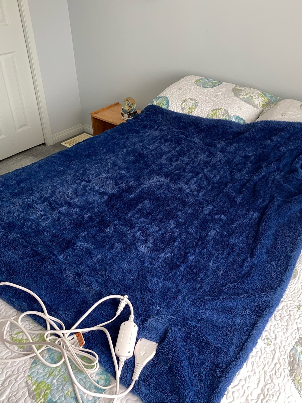 BERKSHIRE BLUE ELECTRIC THROW BLANKET